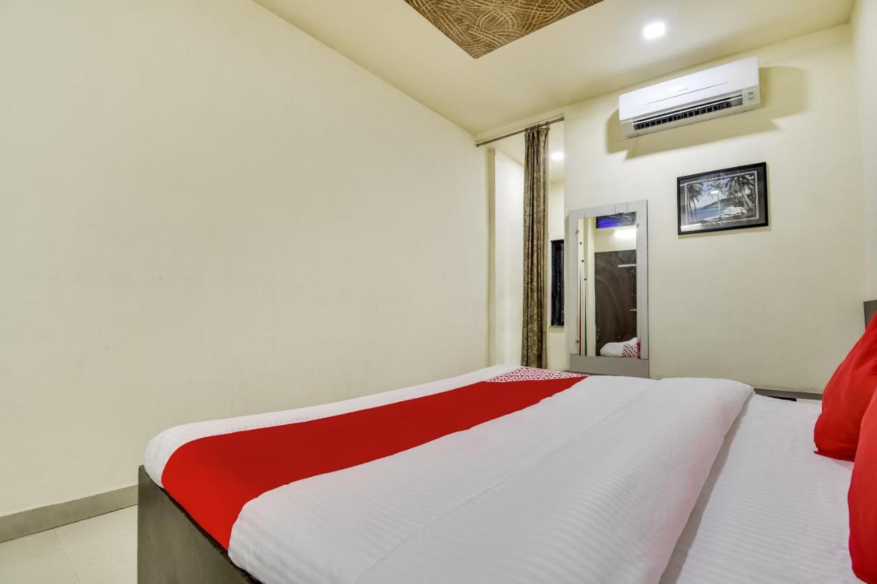 Oyo 69828雅利安酒店 Khāmgaon 外观 照片