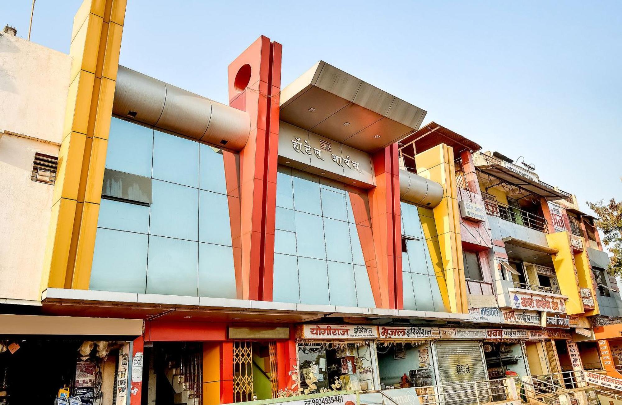 Oyo 69828雅利安酒店 Khāmgaon 外观 照片