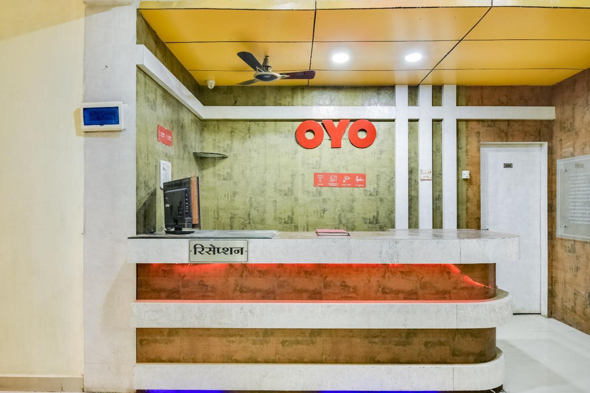 Oyo 69828雅利安酒店 Khāmgaon 外观 照片