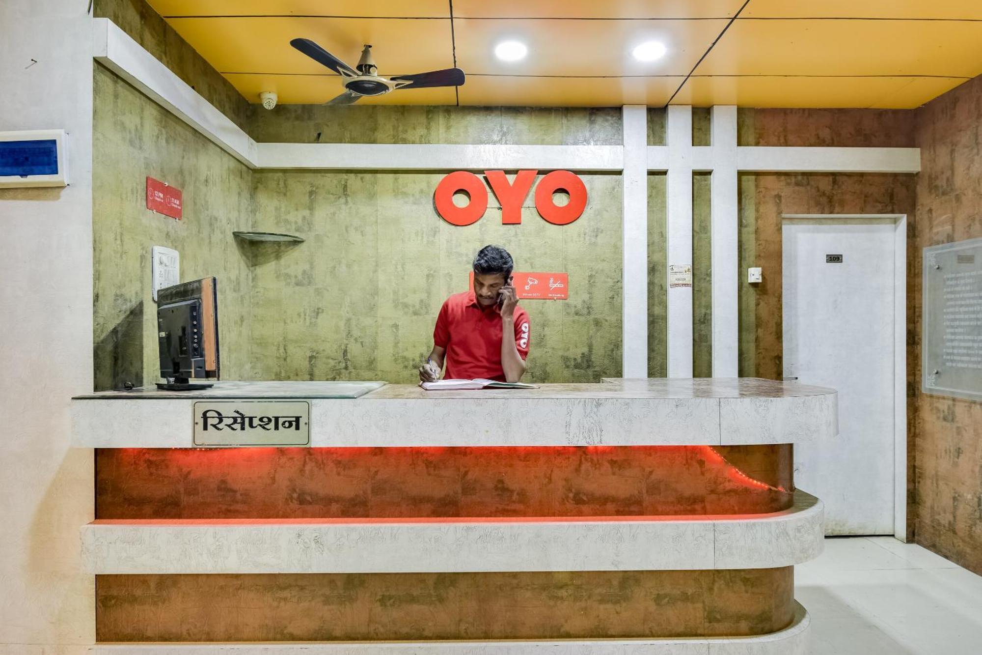 Oyo 69828雅利安酒店 Khāmgaon 外观 照片